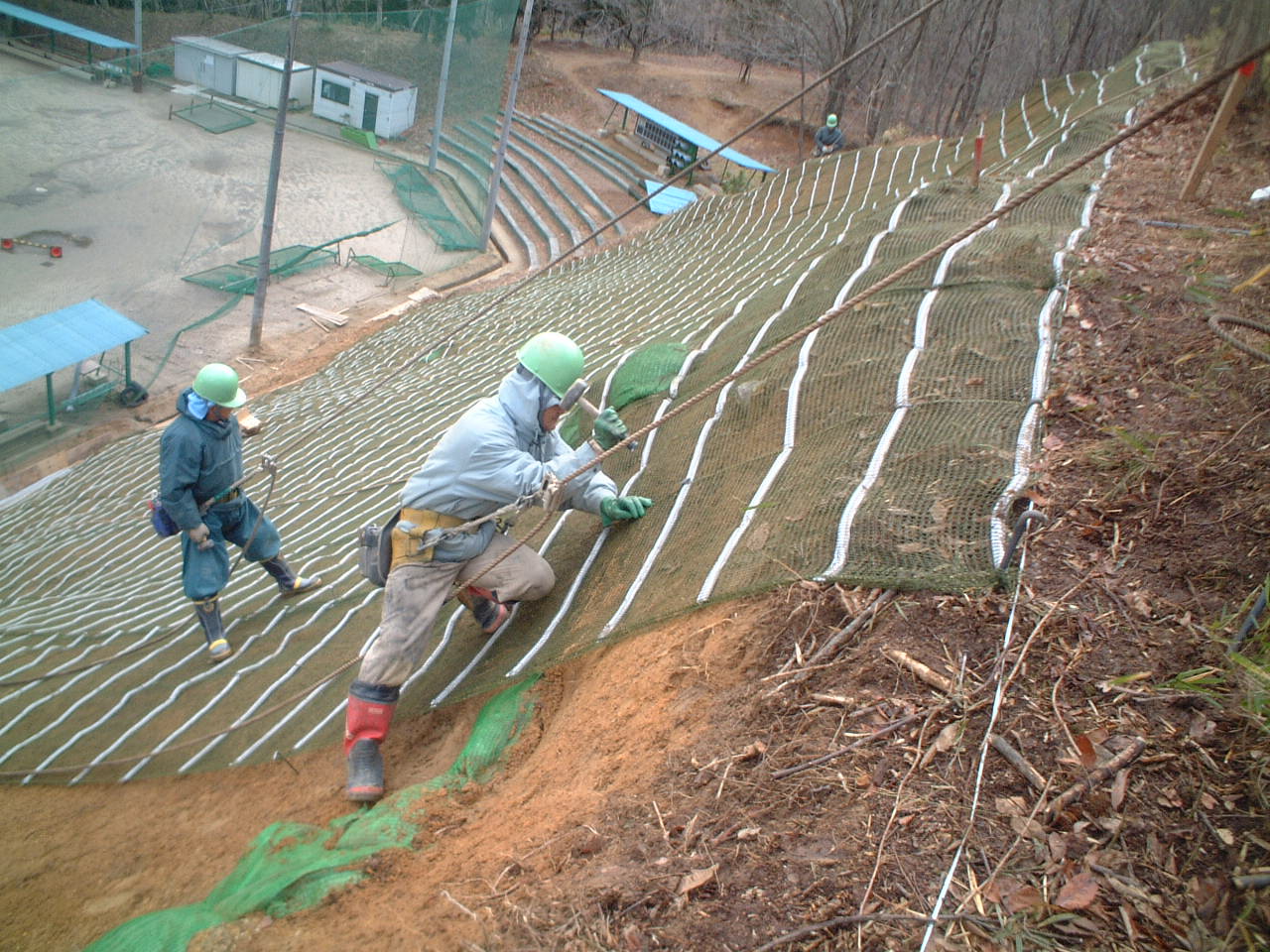 法面緑化　作業風景