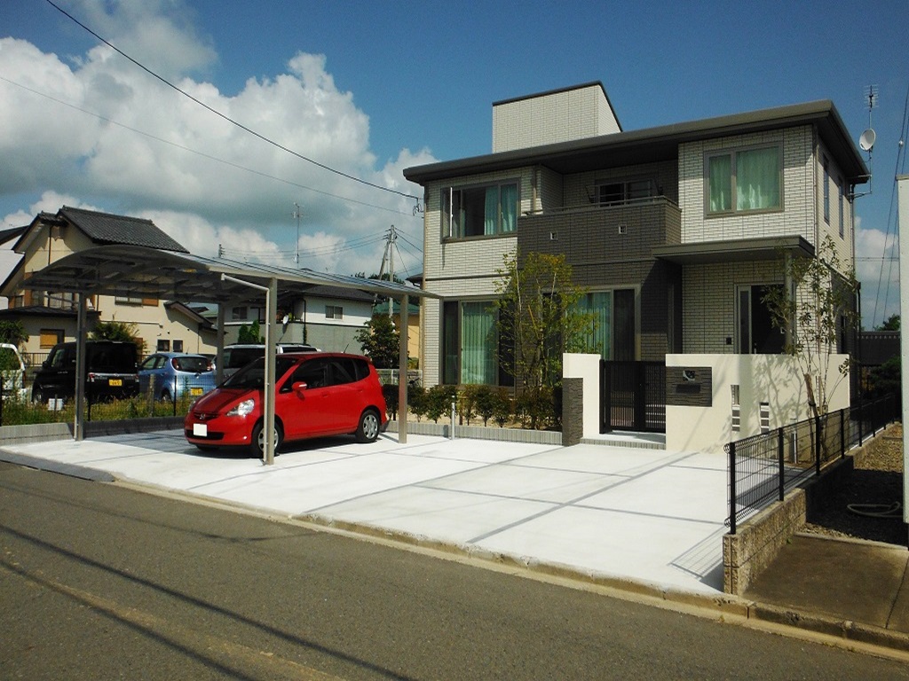 広い駐車場のあるシンプルモダンな外構　郡山市О様邸