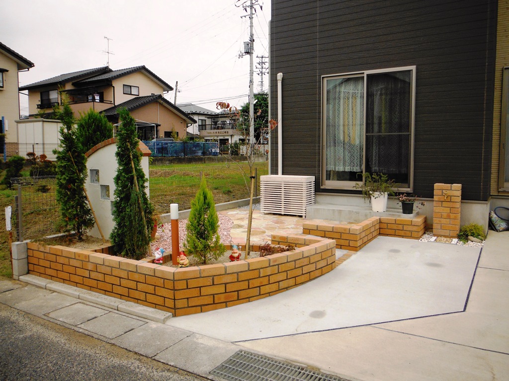 駐車場の一角に現れたかわいいお庭　郡山市S様邸