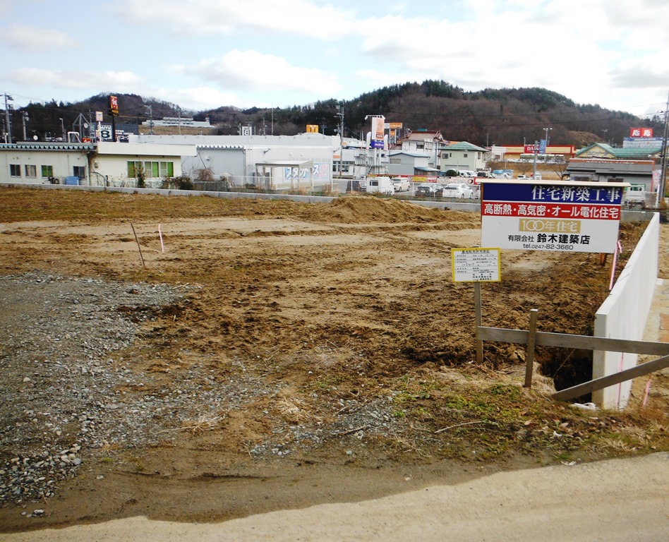 メンテナンスいらずの人工芝を使った外構へ　田村市О様邸