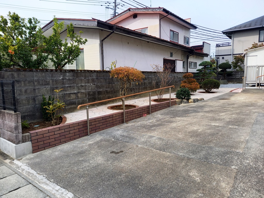 樹木を撤去して生まれ変わった庭まわり　郡山市Ｏ様邸