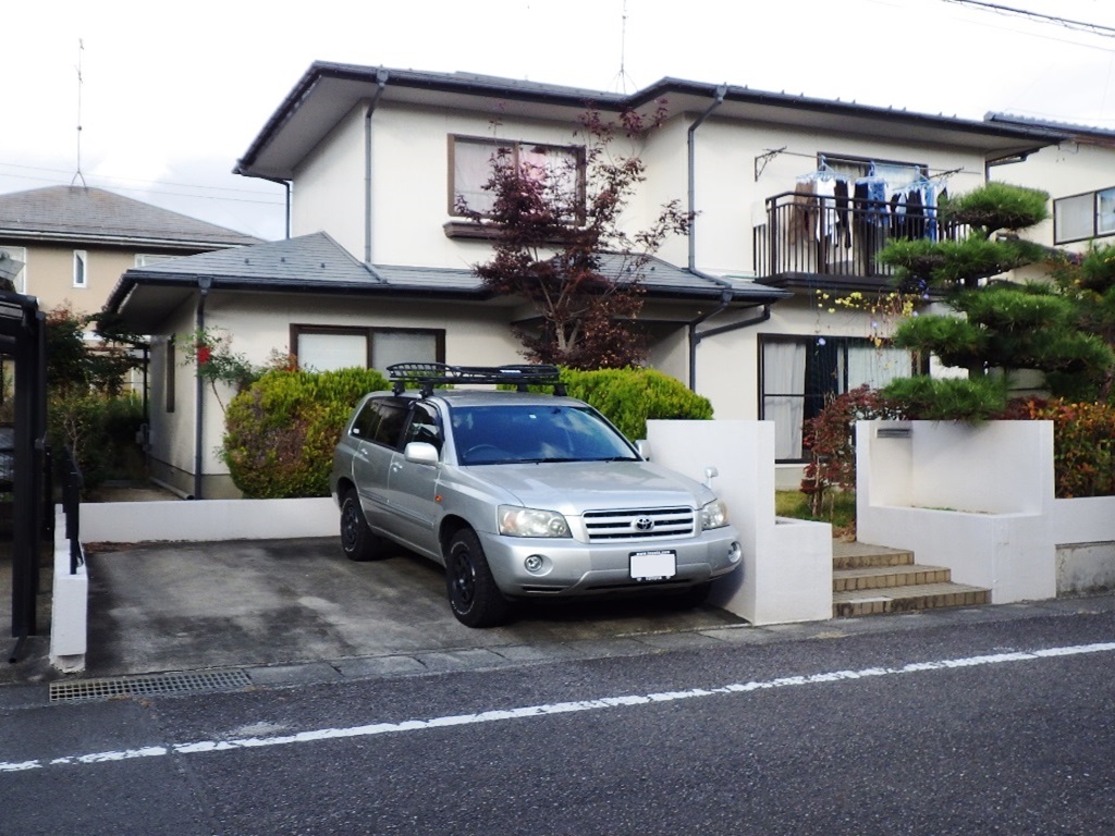 駐車場拡幅工事の施工前です。